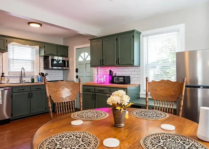 Charming Home Near Churchill Ds And Expo Center